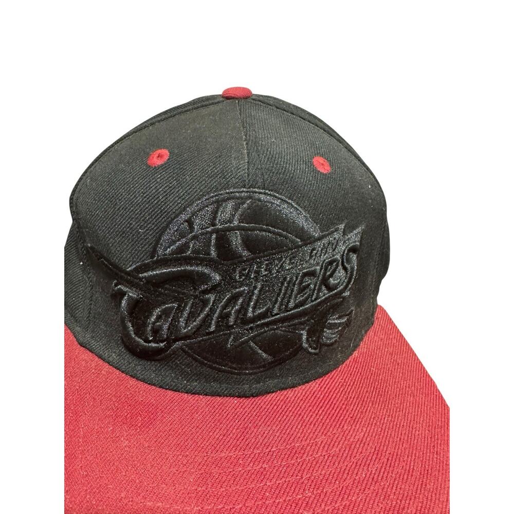Mitchell And Ness NBA Cleveland Cavaliers Embroidered Snapback Hat Cap Black - Picture 2 of 9